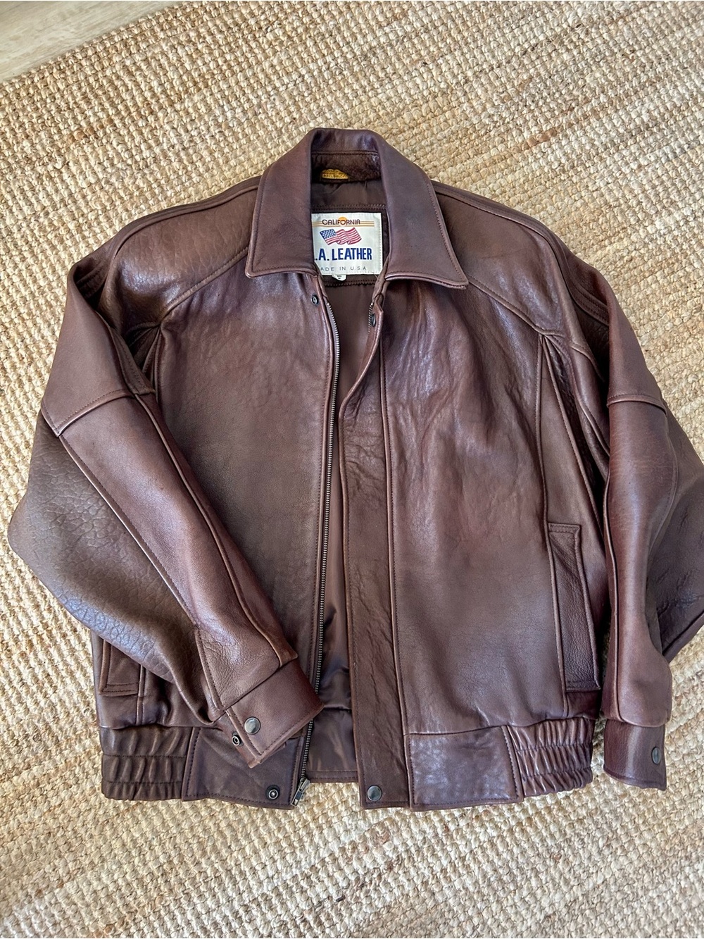 100% Leather Bomber Vintage Jacket - excellent condition